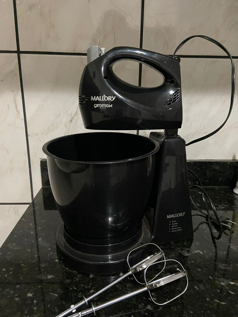 Vendo Batedeira Marolly com 2 Batedores - Imagem 2