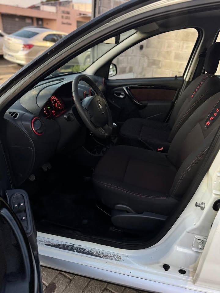 Sandero Stepway 1.6 ano: 2014/2014 Completo - Imagem 4