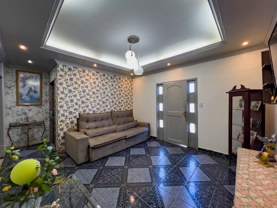 Vende-se linda casa